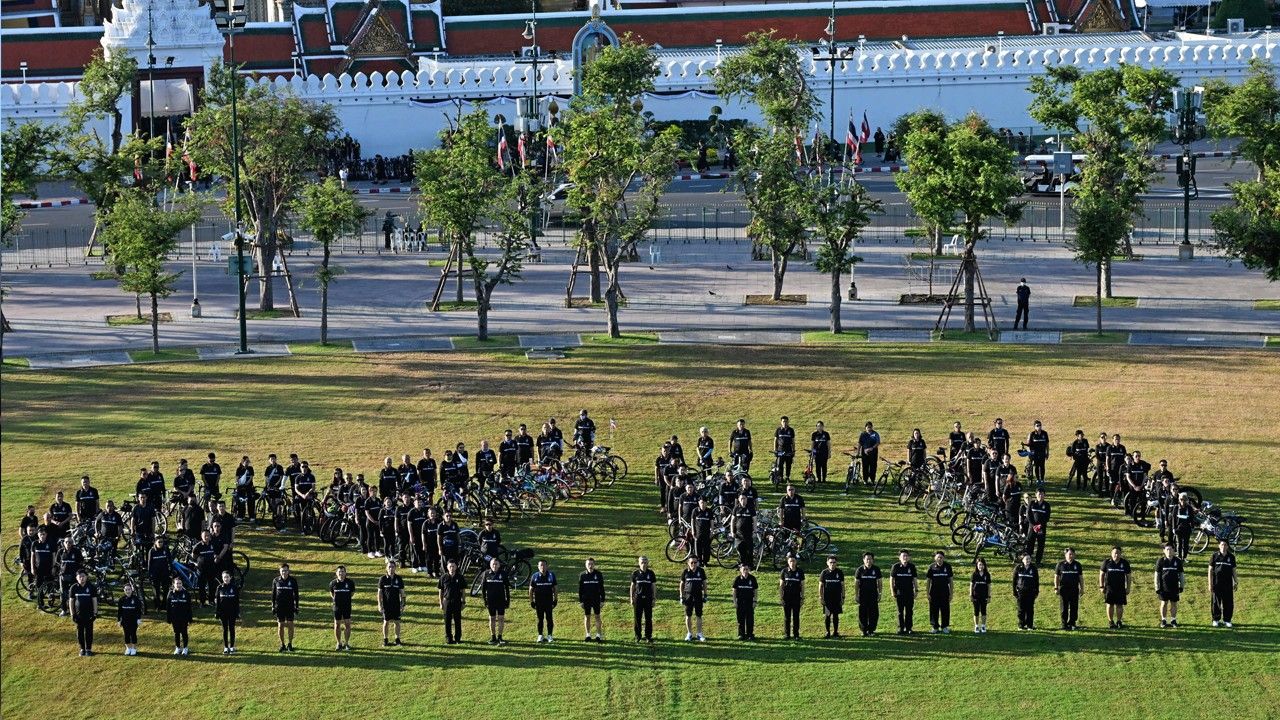 จัดขบวนจักรยาน 93 คัน ถวายความอาลัยแด่พระพันปีหลวง