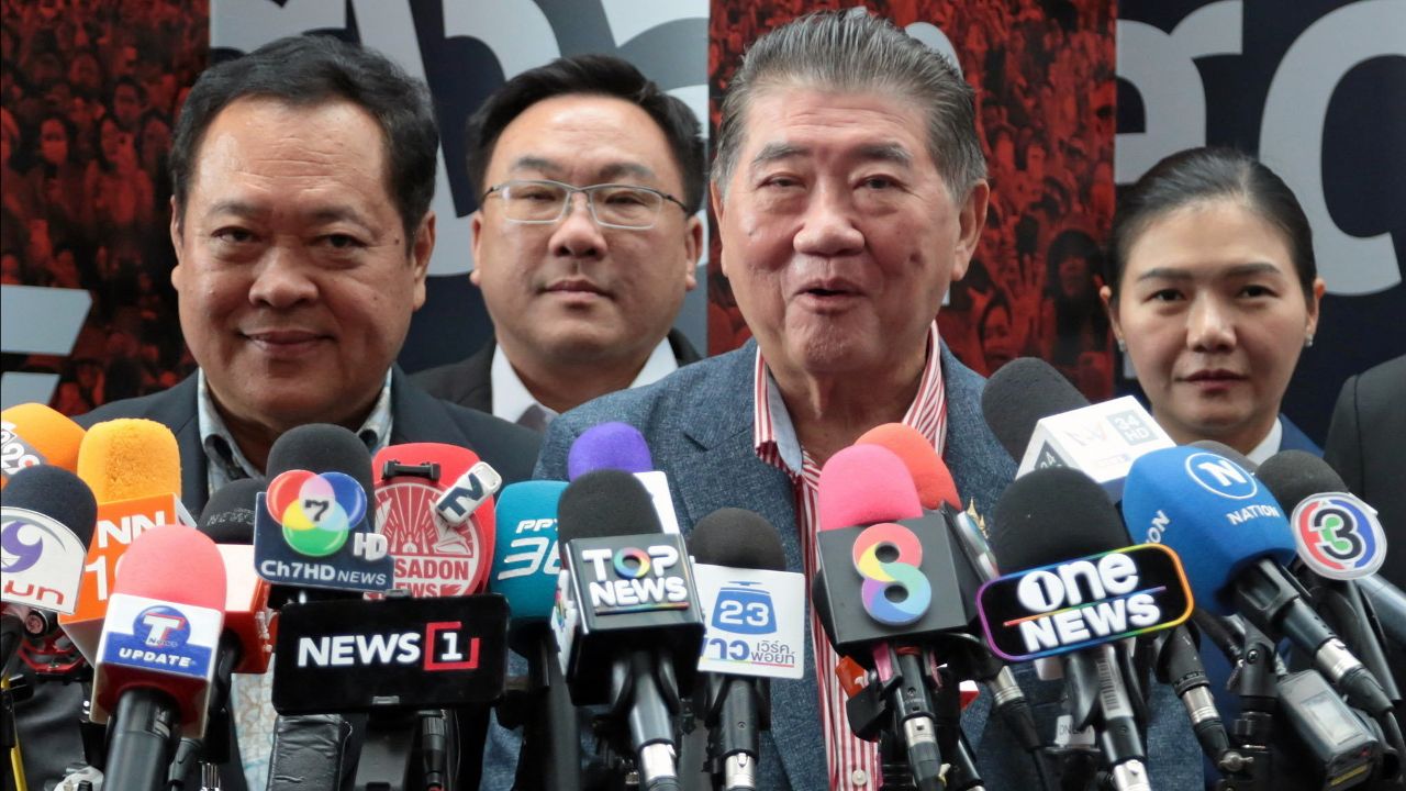 ศาลรัฐธรรมนูญยังไม่วินิจฉัยสถานะ "ทวี - ภูมิธรรม" รอความเห็นพยาน