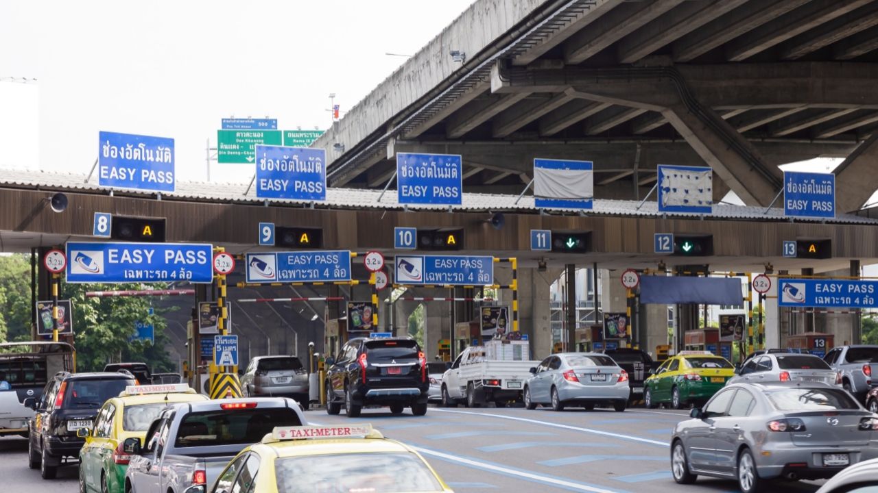 ยกเว้นค่าผ่านทางด่วนในวันรัฐธรรมนูญ 10 ธันวาคม 2568