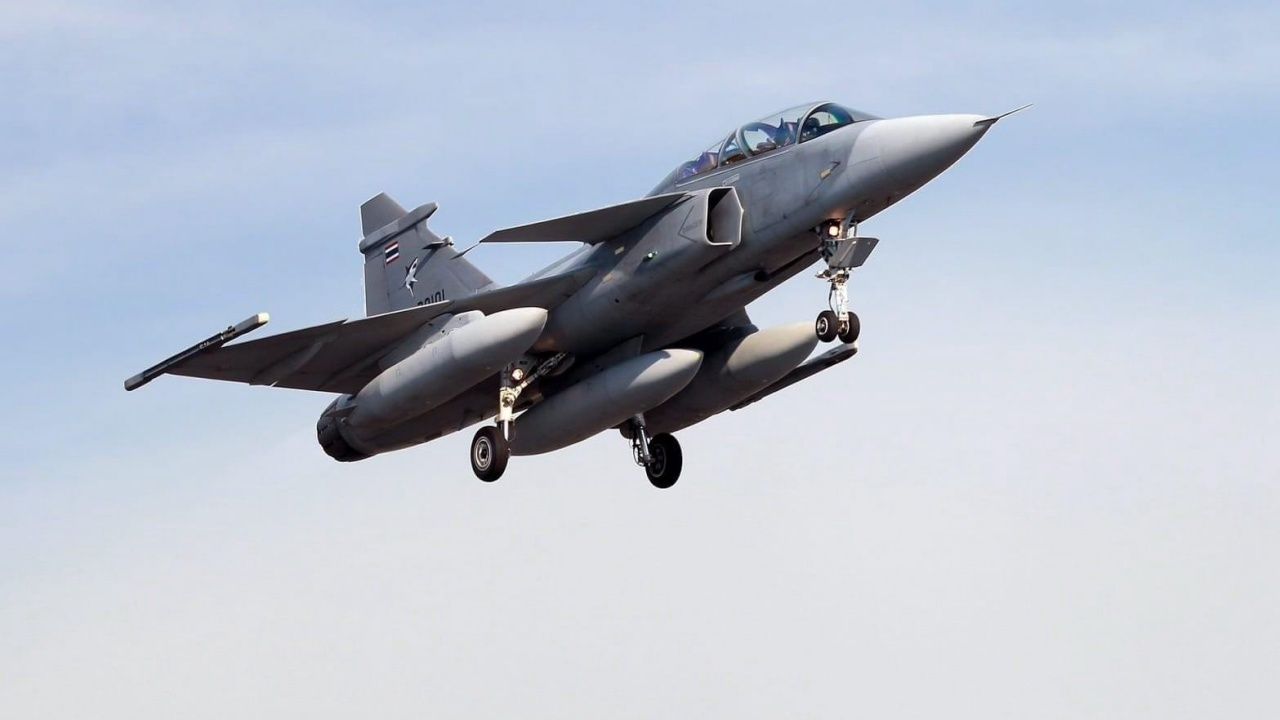 เครื่องบินขับไล่ JAS 39 Gripen ปฏิบัติการโจมตีทางอากาศในกัมพูชา