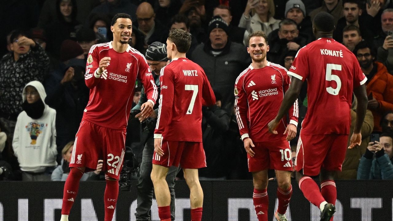 ผลบอลเมื่อคืน ลิเวอร์พูล บุกเชือด สเปอร์ส 9 คน อันดับพุ่งพรีเมียร์ลีก