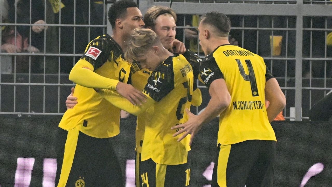 ผลบอลเมื่อคืน ดอร์ทมุนด์ เปิดรังเชือด กลัดบัค ขึ้นรองฝูง บุนเดสลีกา เยอรมนี