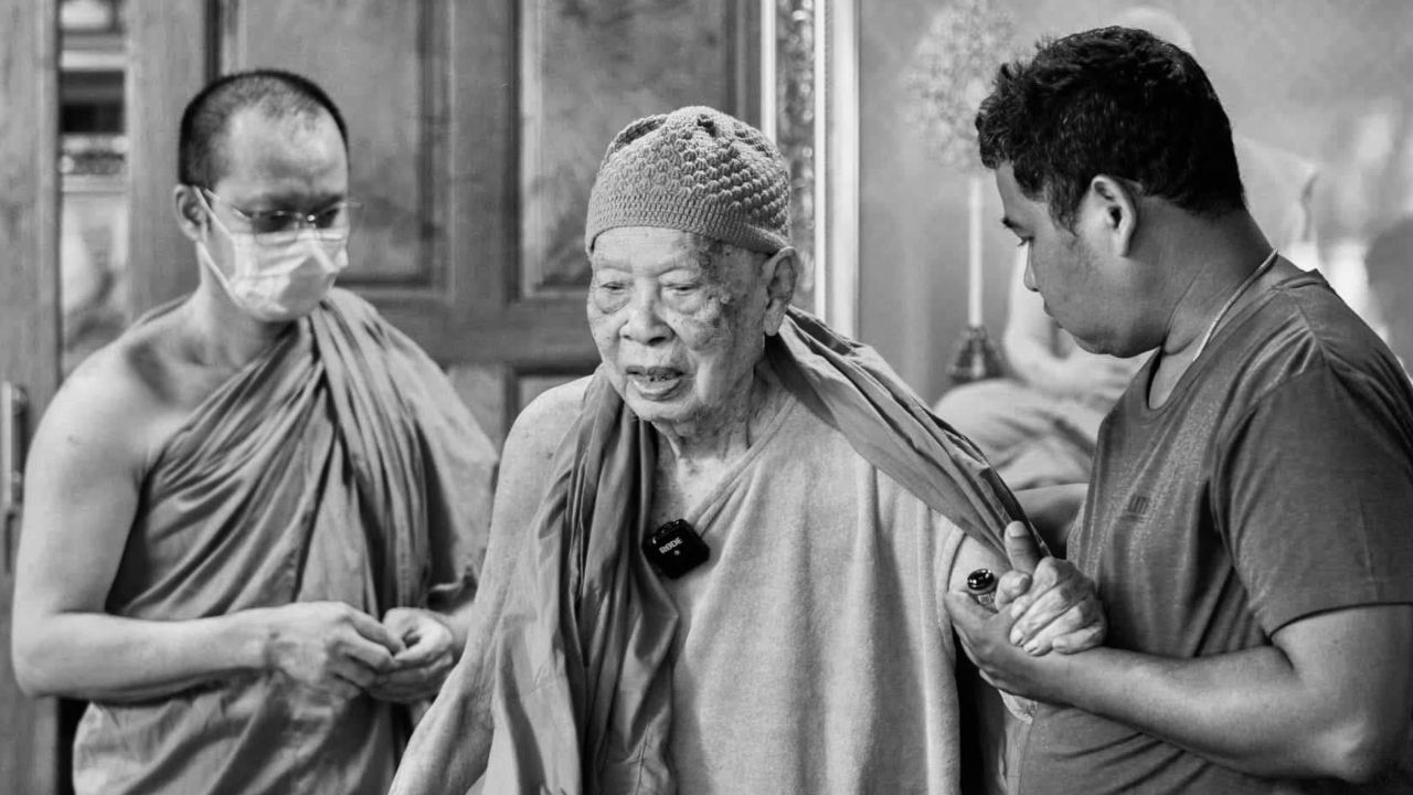 ประวัติหลวงปู่แผ้ว ปวโร เกจิดังเมืองนครปฐม