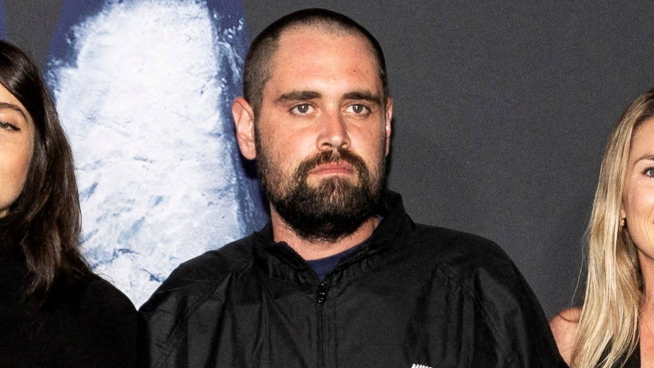 ลูกชายร็อบ ไรเนอร์ ถูกตั้งข้อหาฆาตกรรมพ่อแม่ตัวเอง