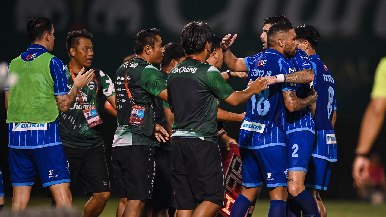 ผลบอลไทยลีก นัดที่ 6: การท่าเรือถล่มระยอง 4-1 ขึ้นนำ บุรีรัมย์พ่ายคาบ้านศรีสะเกษ 2-3