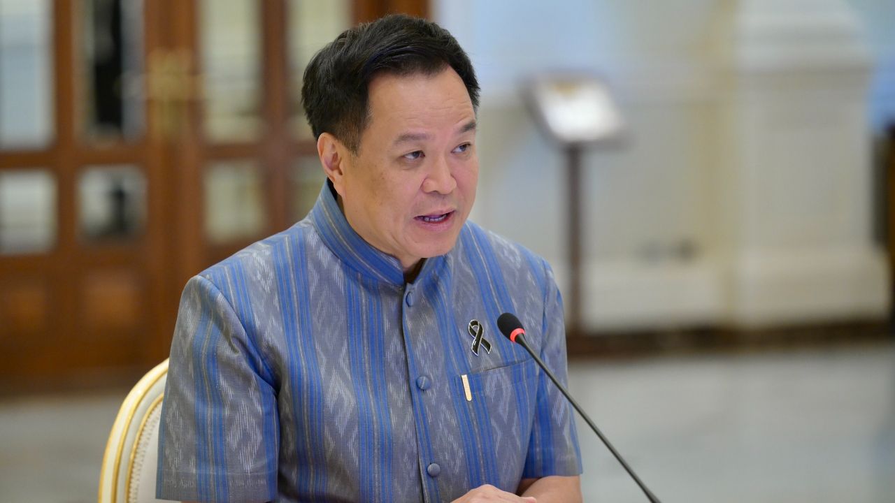 อนุทินประชุม ป.ป.ส. สั่งเร่งตัดวงจรแหล่งผลิตยาเสพติดก่อนลำเลียงเข้าไทย ชมตำรวจเขาย้อย
