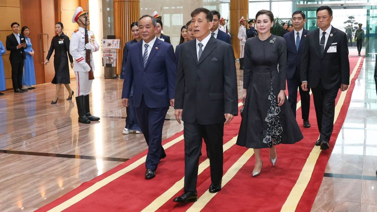 “ในหลวง-พระราชินี” เสด็จฯถึงท่าอากาศยานนานาชาติโหน่ยบ่าย กรุงฮานอย เวียดนาม