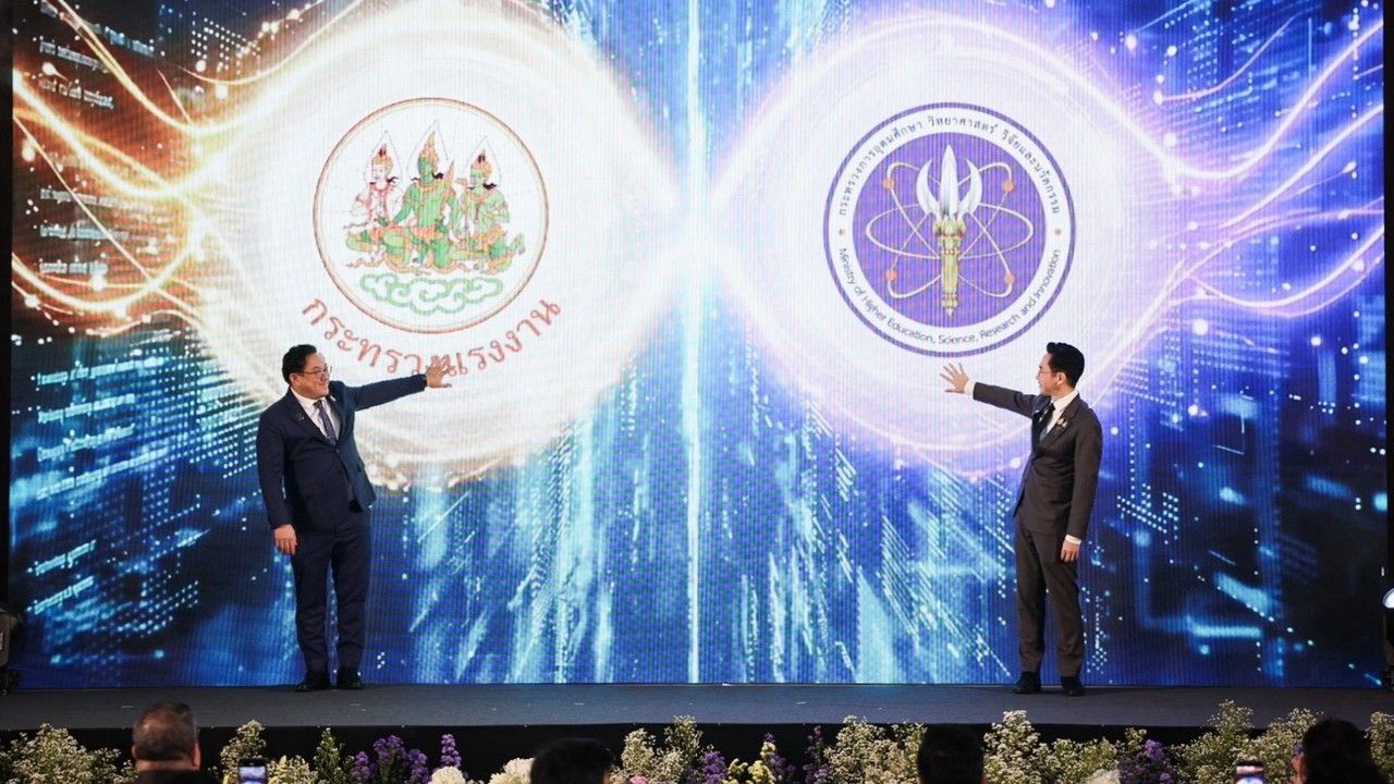 ก.แรงงาน ผนึก อว. ผลิตกำลังคนป้อนอุตสาหกรรมเซมิคอนดักเตอร์ เป้า 5 ปี 10,000 คน