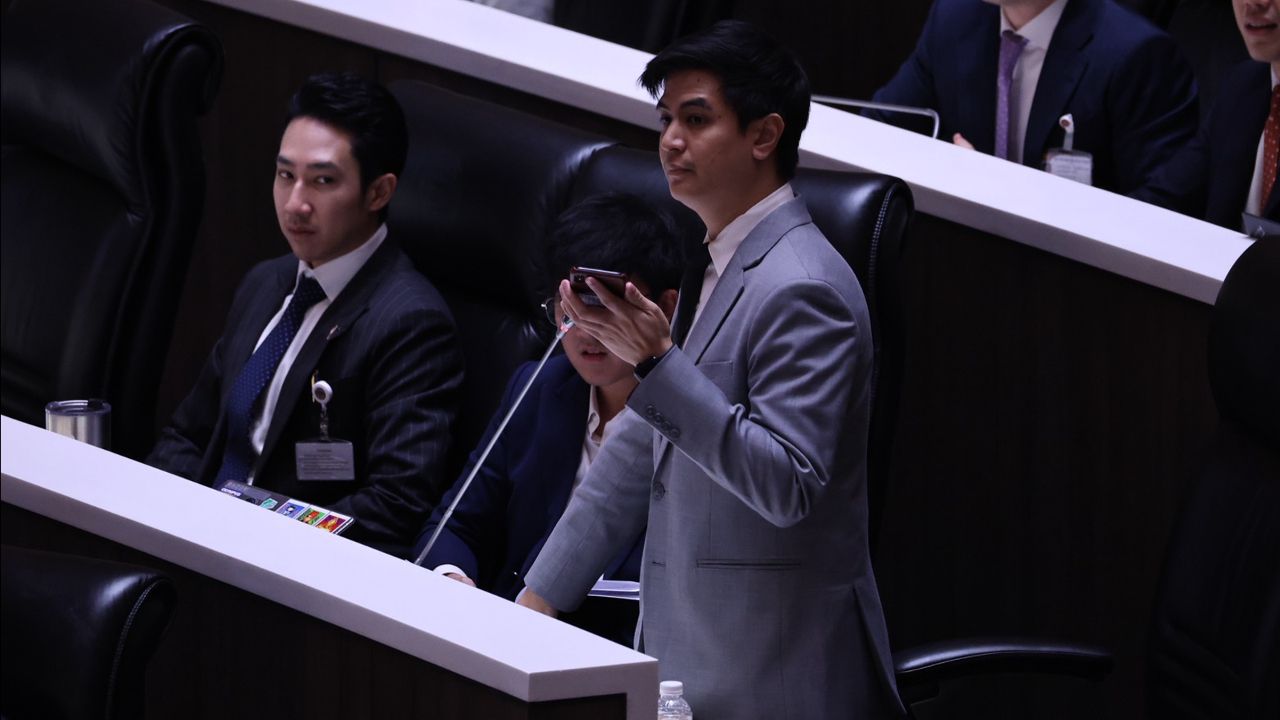 “พริษฐ์” จี้จัดงบสอบสวน กกต.ออกทั้งหมด หลัง “อนุฯ 36” ยกคำร้องผู้ถูกกล่าวหาฮั้ว สว. เกลี้ยง