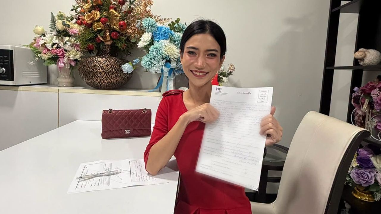“แก้วตา ธิษะณา” สวมชุดสีแดง สมัครสมาชิกพรรคเพื่อไทยแล้ว พร้อมย้ำหลักการที่ยืนหยัด