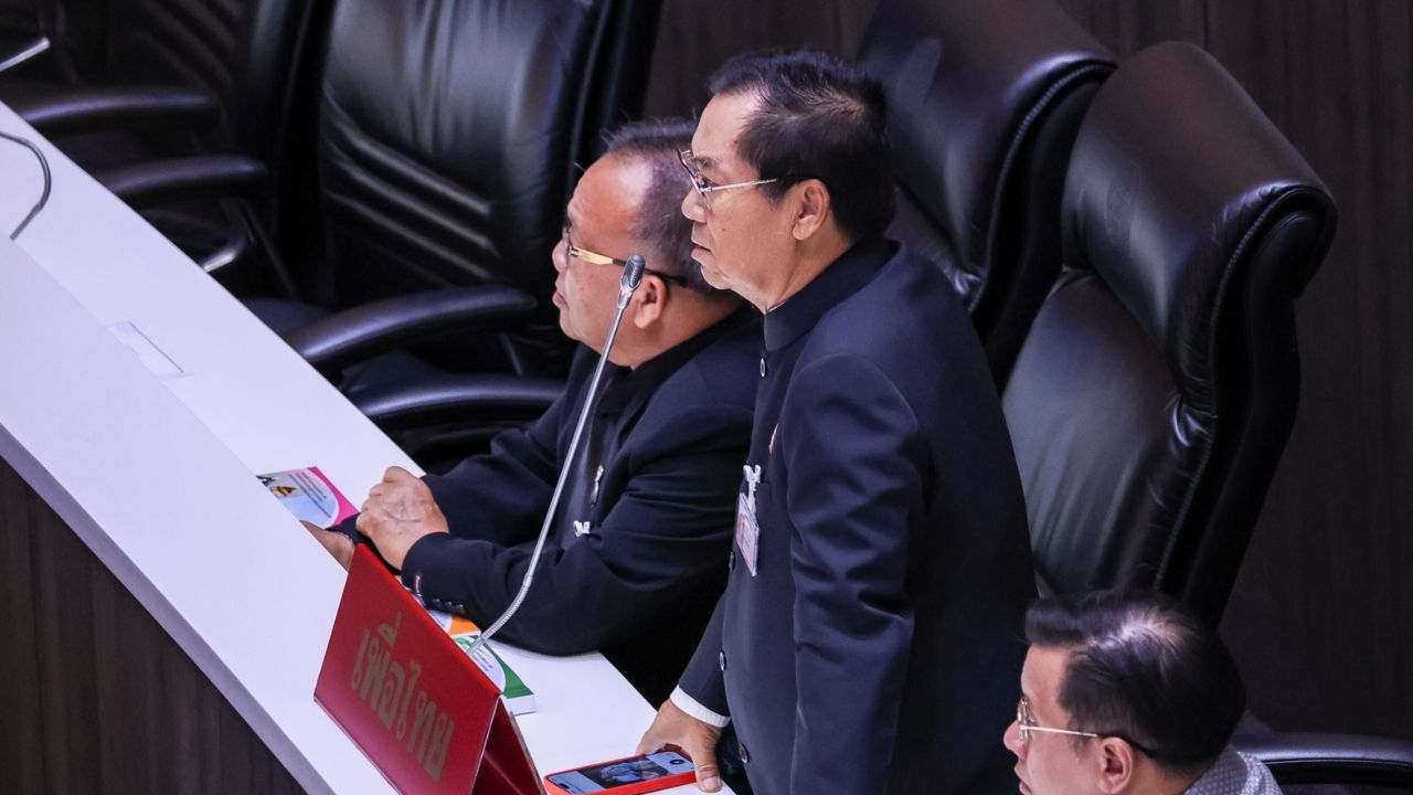 “อดิศร” ประจานบิ๊กมหาดไทยย่อไหว้นายกฯ เหน็บ ศักดิ์ศรีข้าราชการต้องมี