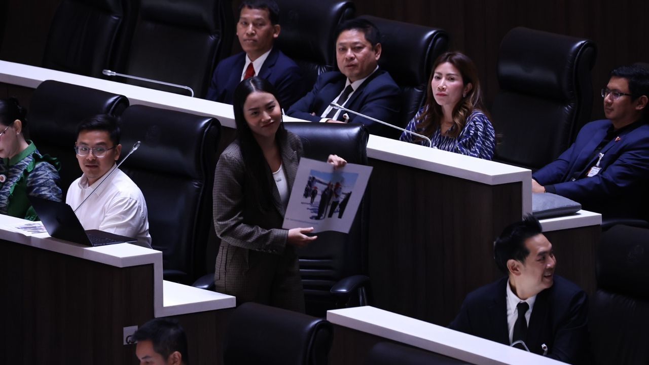 “ไอซ์” แซะบิ๊กข้าราชการ จ่อข้ามห้วยคุม “ดีเอสไอ” จุดอุณหภูมิ ทำ สส.ภูมิใจไทย ประท้วงวุ่น