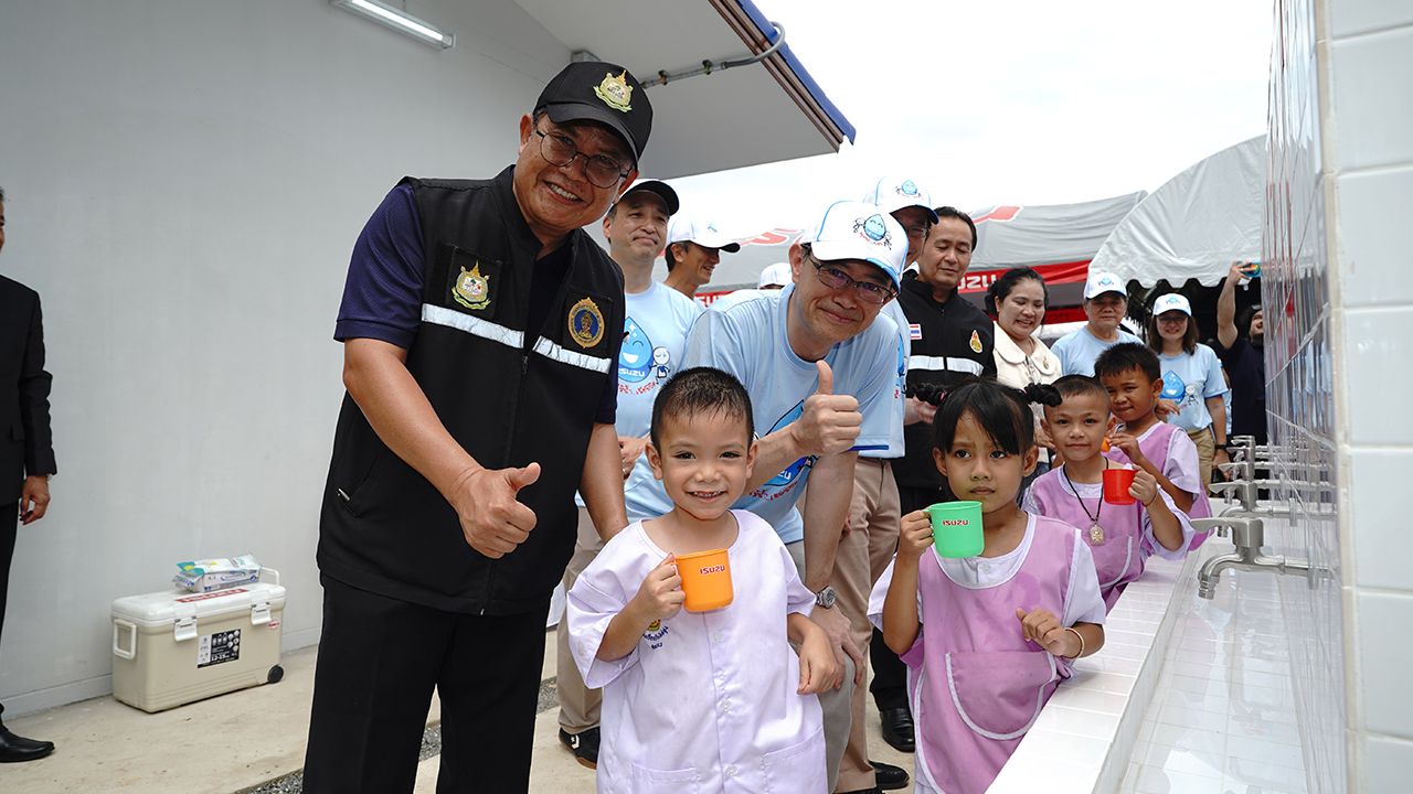 จากน้ำสนิมสู่น้ำดื่มสะอาด อีซูซุเจาะบาดาลช่วยโรงเรียนบ้านไหล่สูง ต่อลมหายใจชุมชนกว่า 3,000 คน