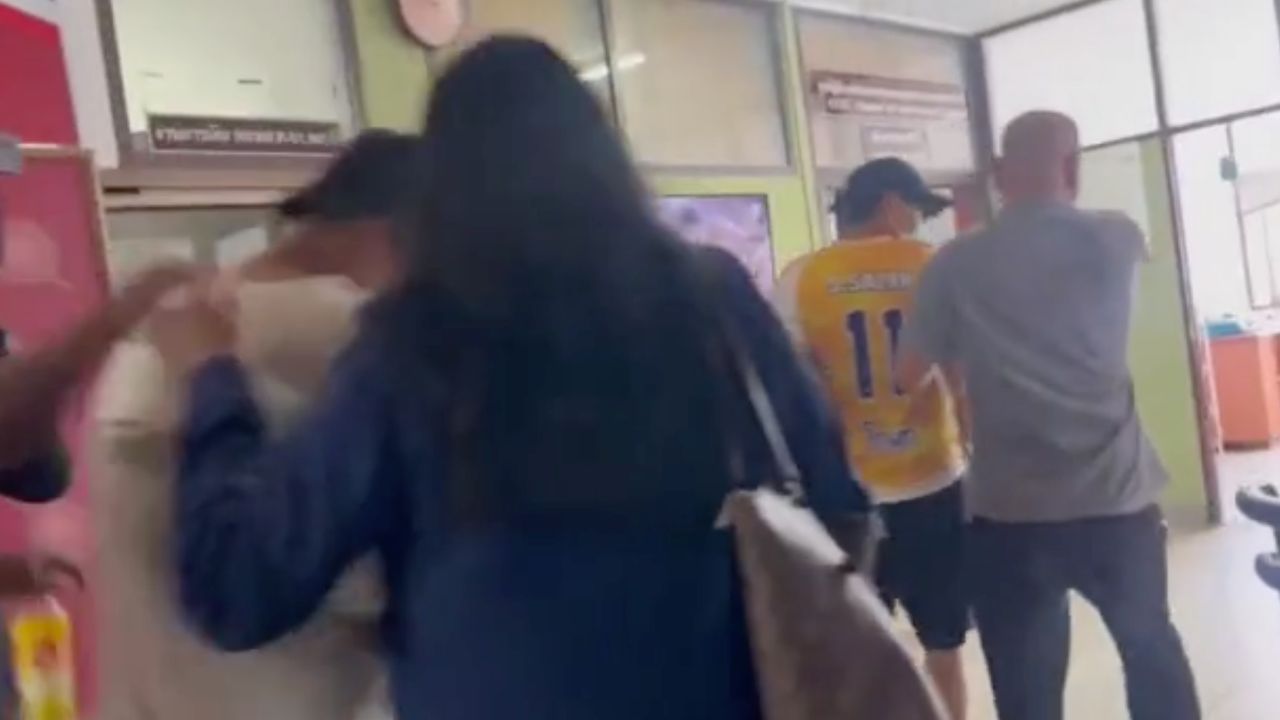 มอบตัวแล้ว 2 มือปืน ยิงโจ๋ 18 ดับคาเก๋ง อ้างคนตายจะขับรถพุ่งชน