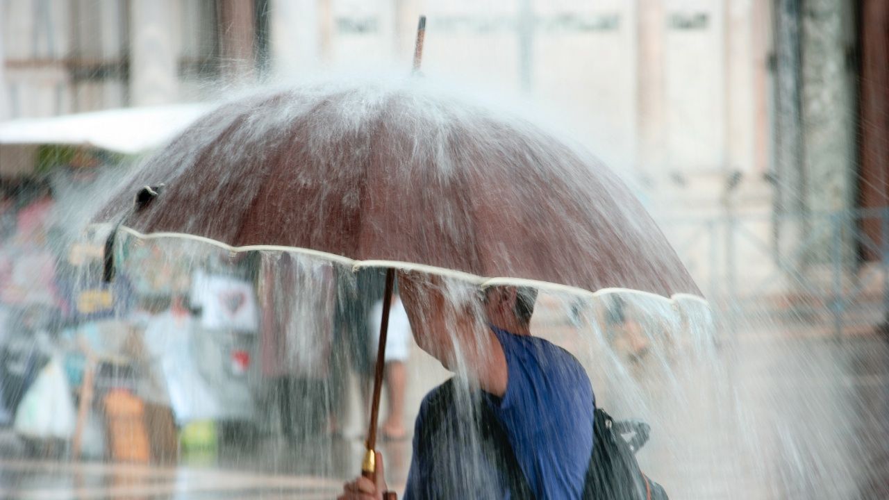 ประกาศฉบับ 2 เช็กรายชื่อจังหวัดเตรียมรับมือ "ฝนตกหนักถึงหนักมาก" ช่วง 4-7 ก.ย.