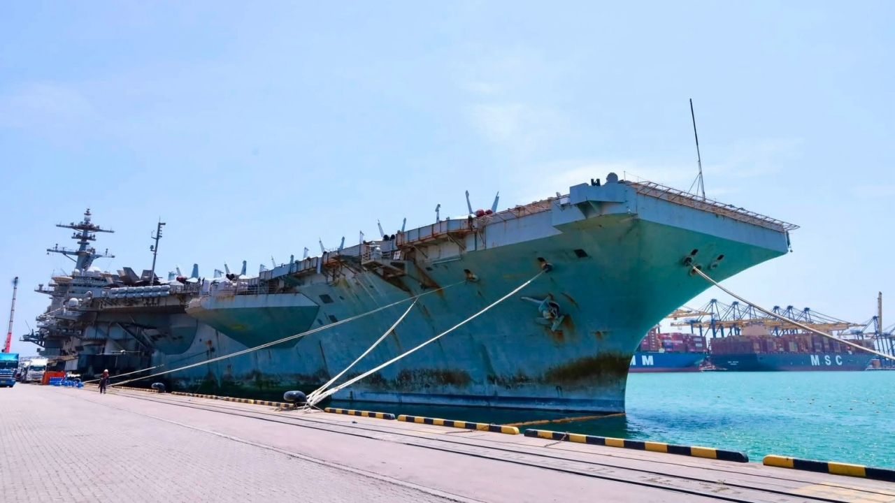 ผู้ว่าฯ ชลบุรี นำคณะเยี่ยมชม เรือ “USS Abraham Lincoln” เทียบท่าแหลมฉบัง
