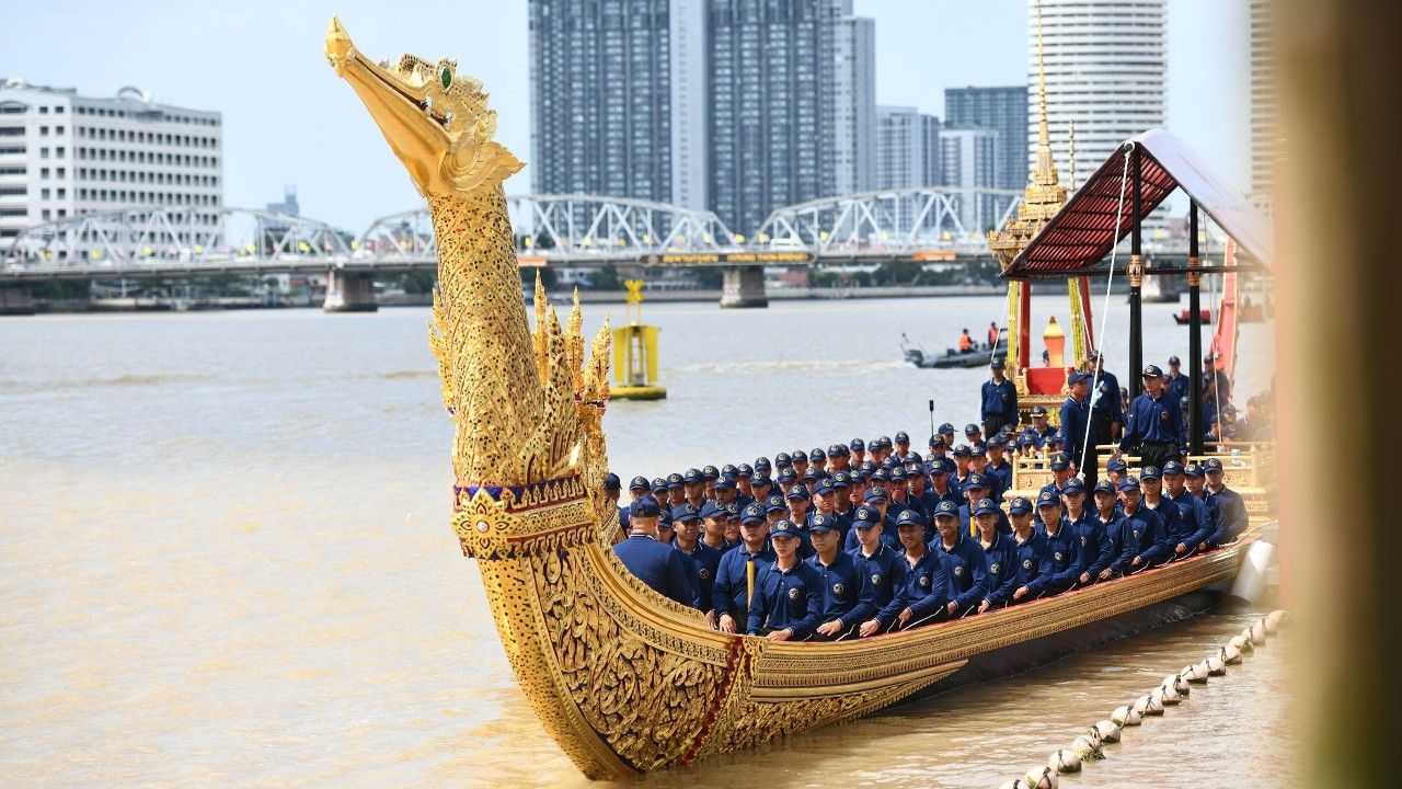 “นายกฯอนุทิน” ร่วมติดตามการซักซ้อม ขบวนพยุหยาตราทางชลมารค
