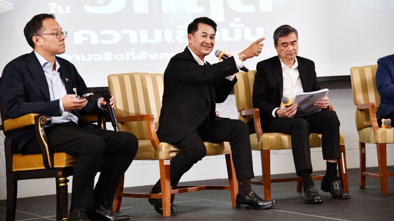 “หมอชลน่าน” เตือนระวังโจรสมองเพชร “อภิสิทธิ์” โต้ต้องอยู่บนความจริง
