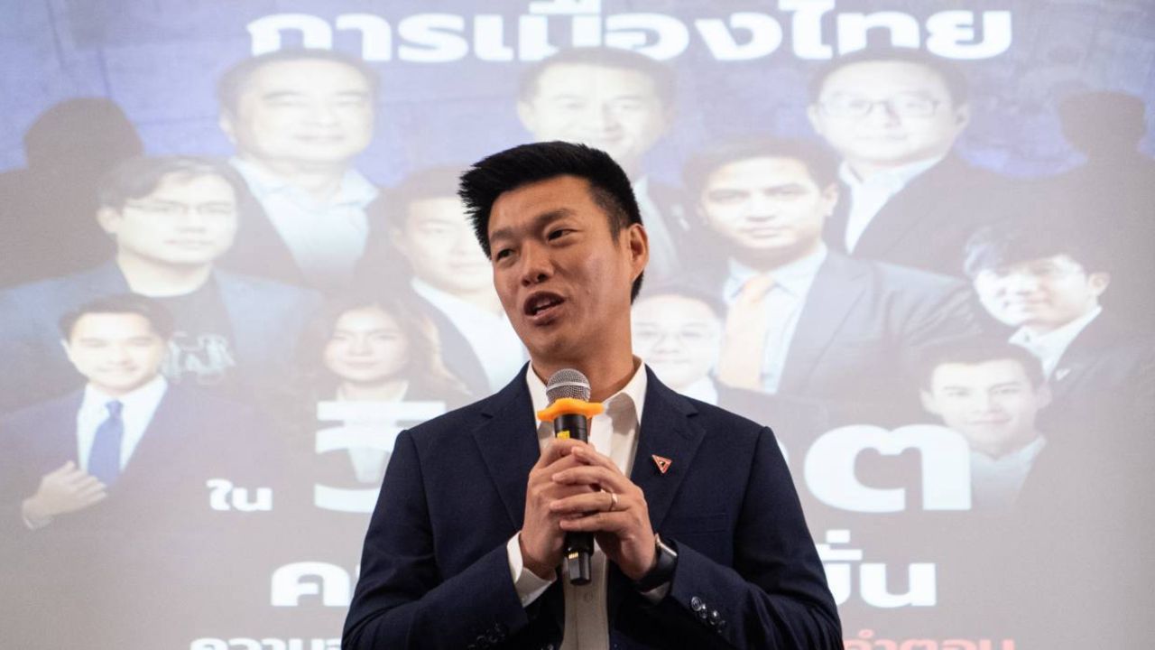 “เท้ง” เปิดเวทีผู้นำฝ่ายค้าน ชี้ โกง สว. จุดเริ่มต้น “กินรวบประเทศ”
