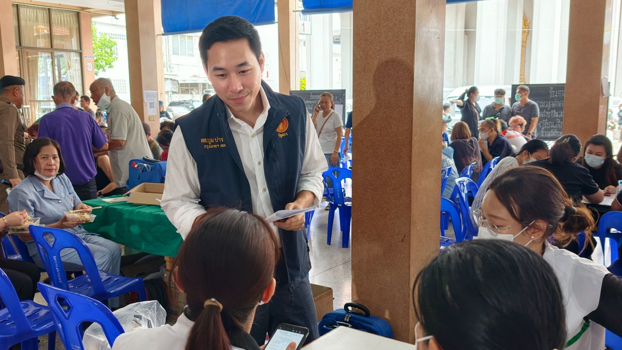 “ปารเมศ” สส.กทม. ติดตามไฟไหม้คลองถมเซ็นเตอร์ ยื่น 4 ข้อรื้อระเบียบเมืองเก่า-ยกระดับสวัสดิการกู้ภัย
