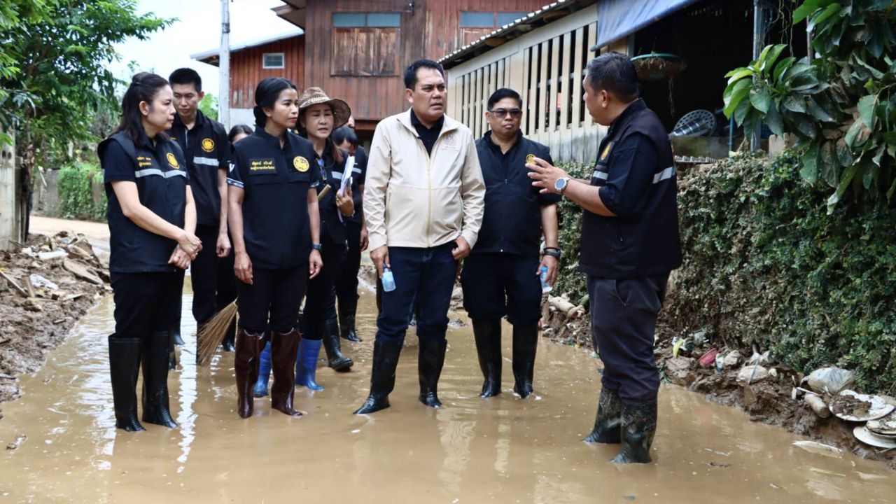 โฆษกแรงงาน เปิดศูนย์ “ซ่อม สร้าง สุข” ระดมช่าง 17 จังหวัดภาคเหนือฟื้นฟูน่าน