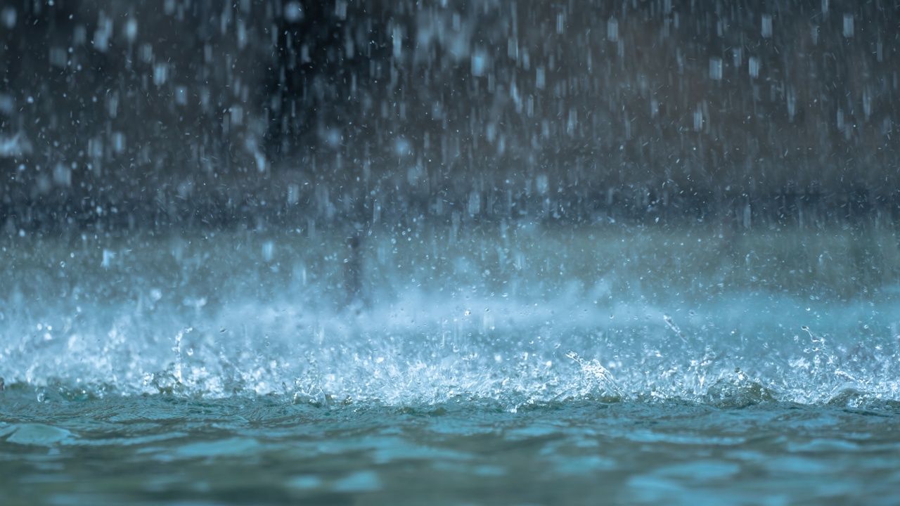 "กรมอุตุนิยมวิทยา" เตือนฝนตกหนักบางพื้นที่ "พายุโซนร้อนนาร์รา" ไม่เคลื่อนเข้าไทย