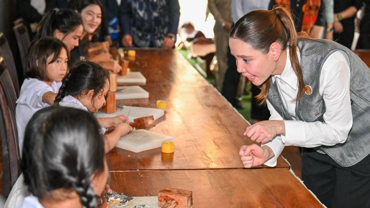 "ซาบีดา" เยือนวัดขนอน ราชบุรี ดัน ‘หนังใหญ่’ ขึ้นทะเบียนมรดกวัฒนธรรม UNESCO