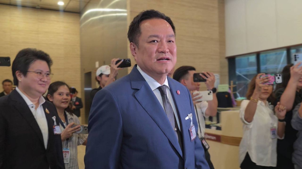 “อนุทิน” เข้าสภาฯ แถลงพ.ร.ก.กู้เงิน ยิ้มทักทาย “เท้ง ณัฐพงษ์” ยันชี้แจงตรงไปตรงมา