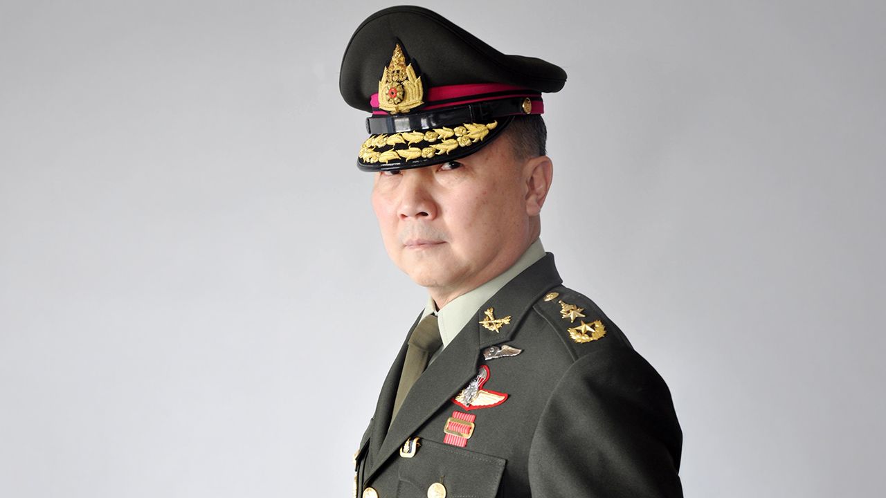 ศาลสั่งจำคุก 3 ปี “หมอเหรียญทอง” รอลงอาญา ปรับ 3 แสน โพสต์หมิ่นฯ ร้านบะหมี่ดัง