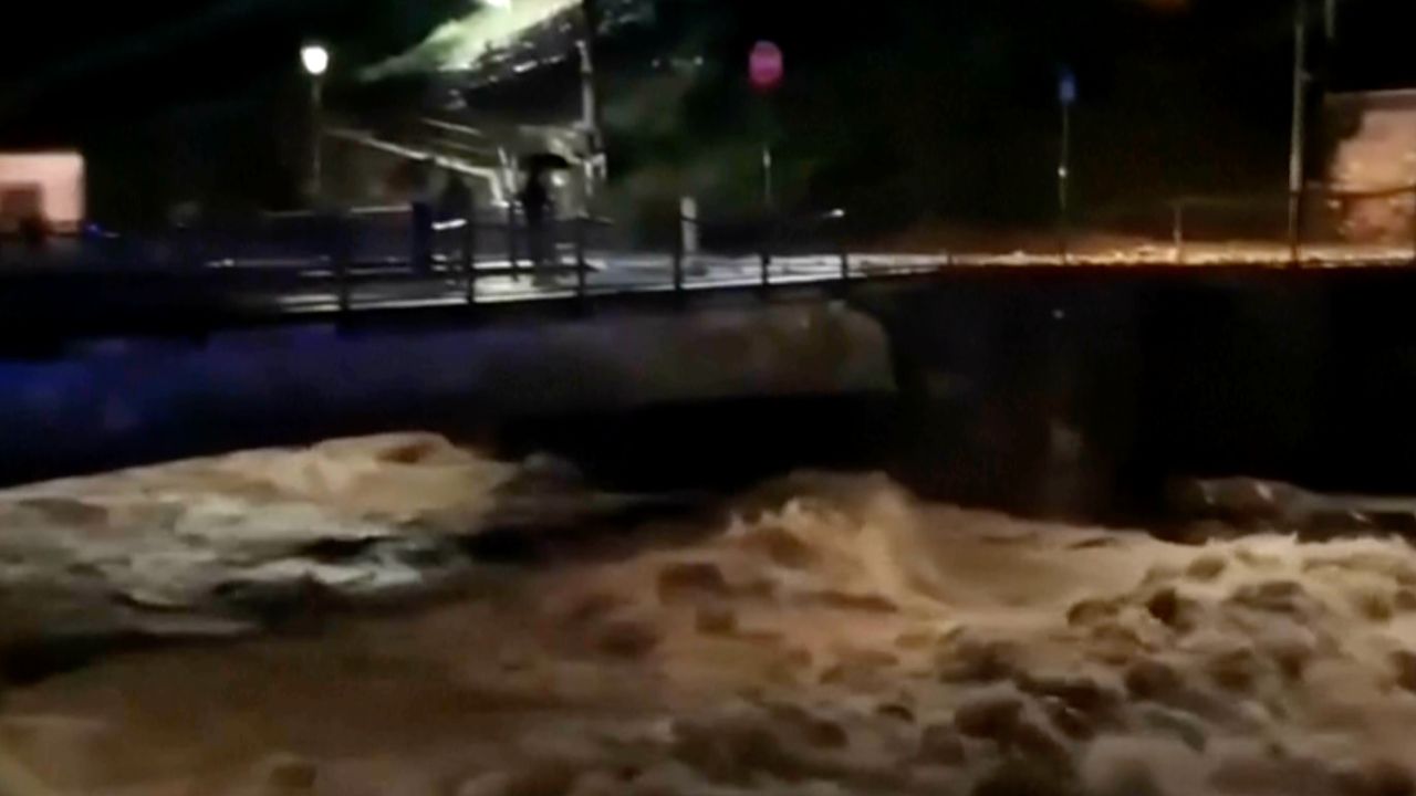 ฝนถล่มอิตาลีเหนือ ดินถล่ม-น้ำท่วมหนัก สะพานพัง เร่งอพยพคน