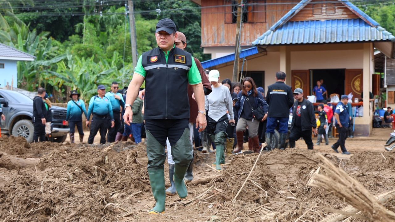 “ธรรมนัส” ลุยช่วยผู้ประสบภัย อ.ปัว จี้รัฐเร่งแผนบริหารจัดการน้ำ หวั่นปีหน้าท่วมซ้ำ