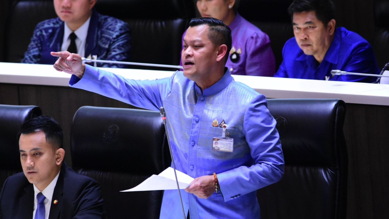 “ธนกร” สวน “อภิสิทธิ์” อย่าความจำสั้น ย้ำนายกฯ ลงพื้นที่ชายแดนใต้ตั้งแต่เดือนแรกที่รับตำแหน่ง