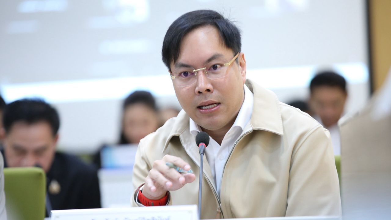 “อัครนันท์” สั่ง สกร. ฟื้นฟูแผนโรงเรียนหลังน้ำลด ย้ำเด็กต้องไม่ขาดความรู้