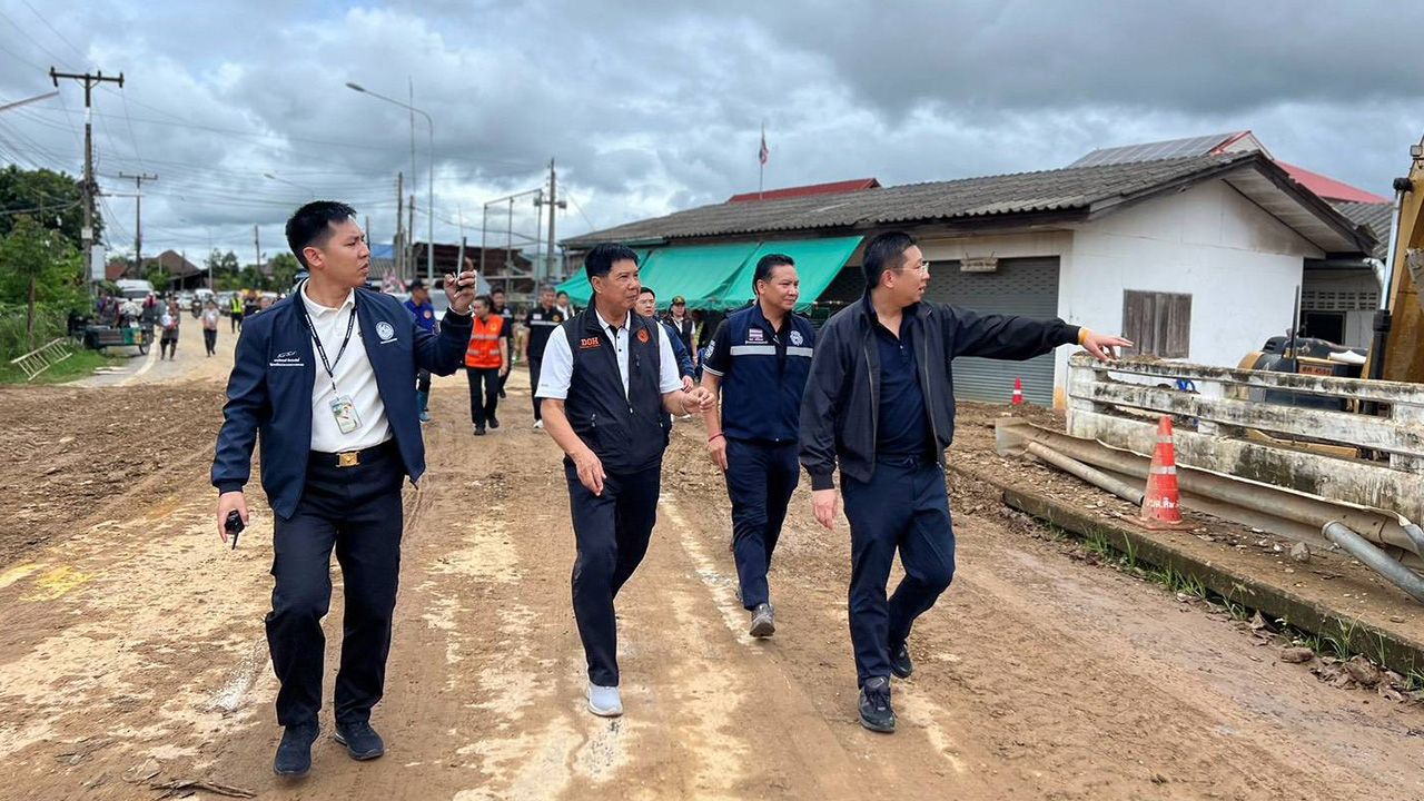 “ภัทรพงศ์” ลงพื้นที่น้ำท่วมน่าน สั่งเร่งซ่อมถนน-สะพาน เฝ้าระวังสนามบิน