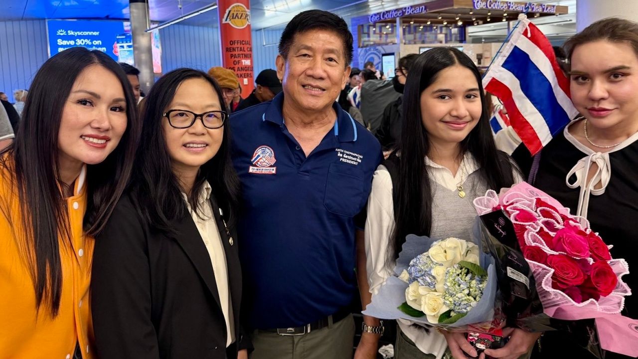 “เนเน่ รอยัล” ถึงลอสแอนเจลิสแล้ว คนไทยในสหรัฐฯ แห่ต้อนรับอบอุ่น