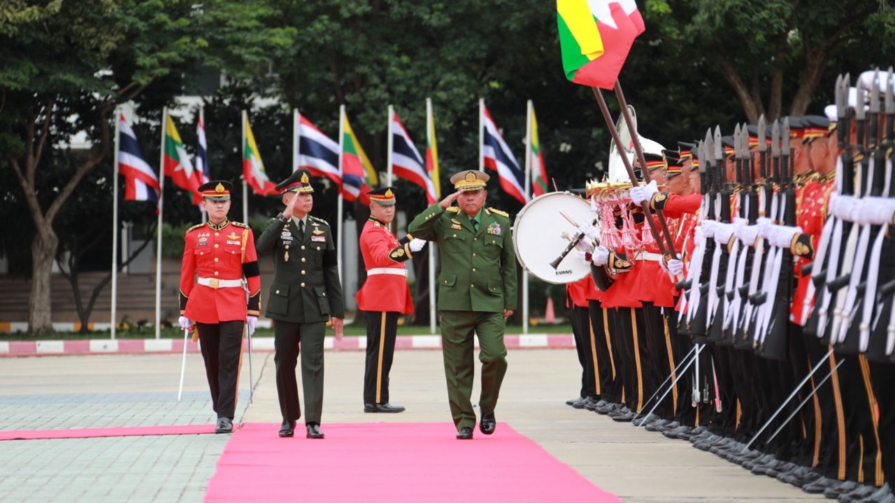 กองทัพไทย จัดทหารกองเกียรติยศสามเหล่าทัพ ต้อนรับ “ผบ.ทหารสูงสุดเมียนมา” คนใหม่
