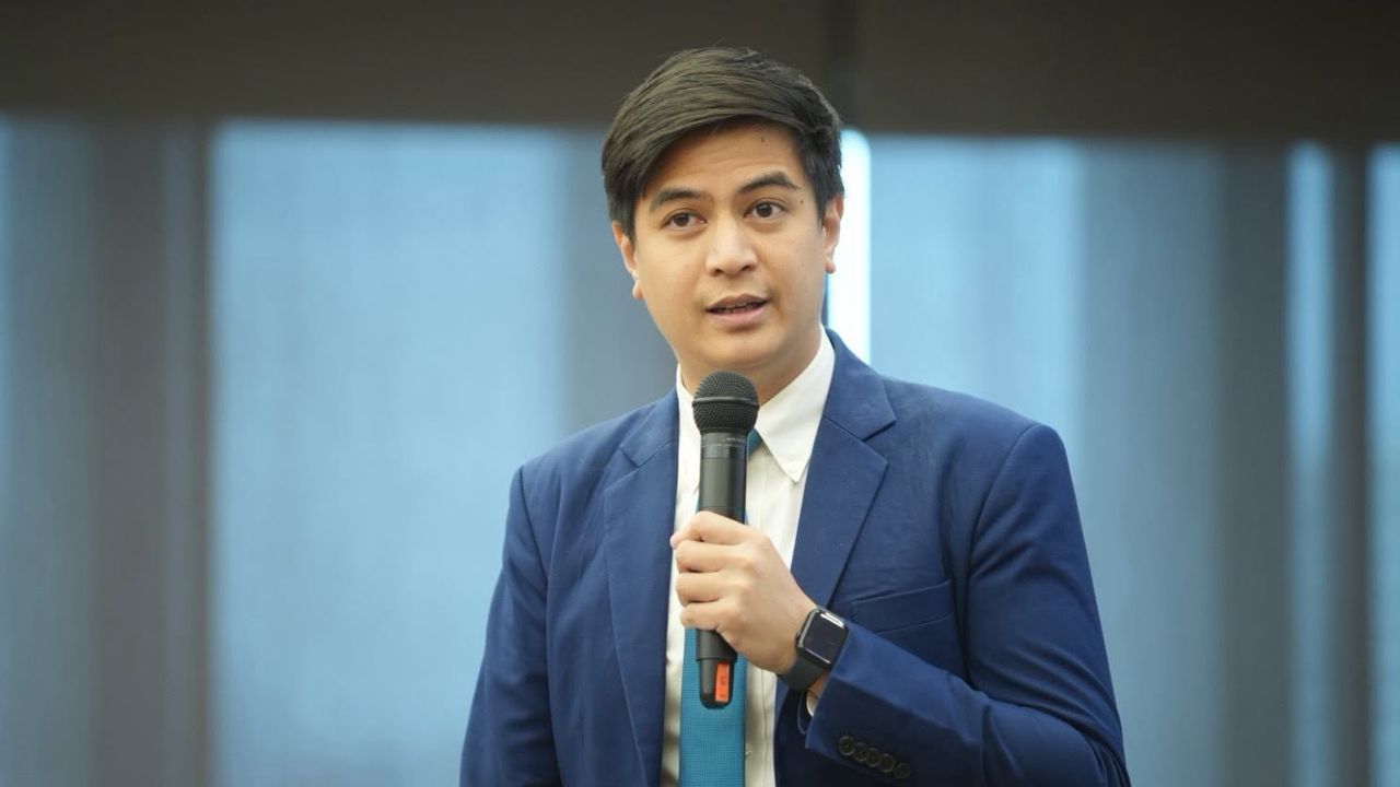 “ไอติม” ตอกย้ำ “วิทยา” แอบอ้างสถาบัน ชี้ พ่อรัฐมนตรีอ้างคำสั่งเบื้องบนสกัดส้ม