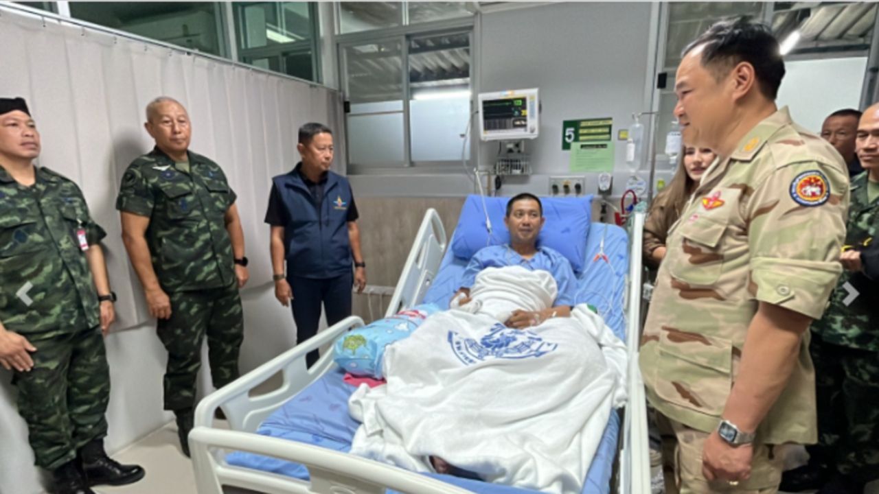 “อนุทิน” ลุยอุบลฯ เยี่ยม EOD เหยียบกับระเบิด ยันดูแลเต็มที่ ยกเป็น “วีรบุรุษของชาติ”