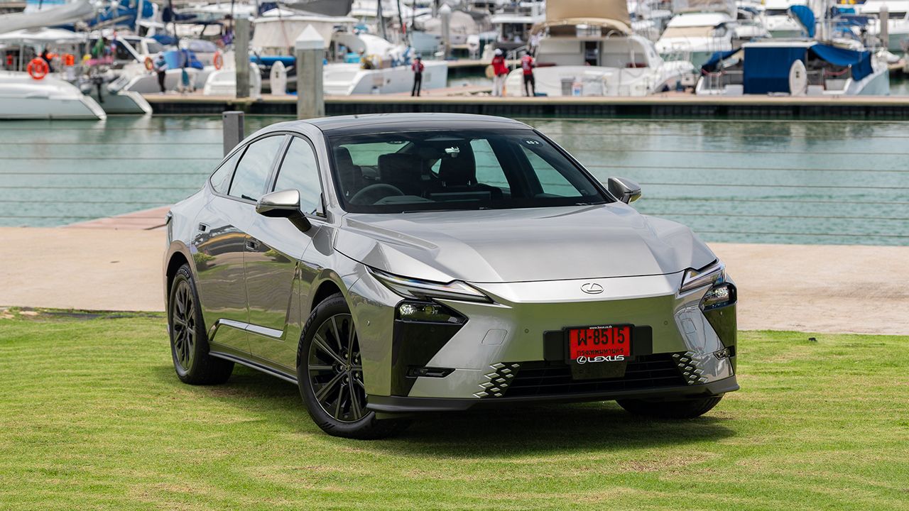 ลองขับ LEXUS ES 350e Premium ซีดานมาดผู้บริหาร ซ่อนหัวใจสปอร์ตไว้หลังความหรู