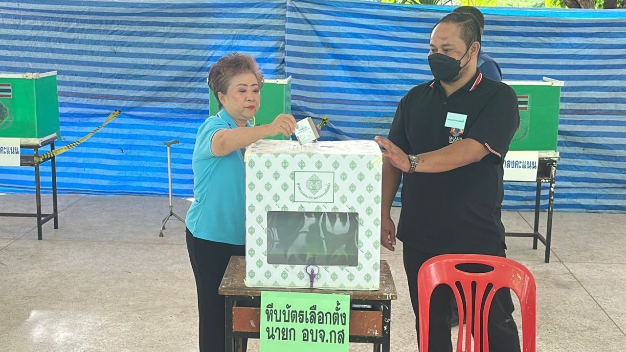 เลือกตั้งนายก อบจ.กาฬสินธุ์ ประชาชนทยอยออกมาใช้สิทธิคึกคัก ยังไม่พบการทุจริต