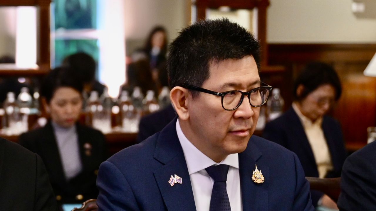 “เอกนิติ” ยันรัฐบาลพร้อมเจรจากลุ่มธุรกิจยักษ์ใหญ่ ดันไทยเป็นศูนย์กลางกระจายสินค้าในภูมิภาค