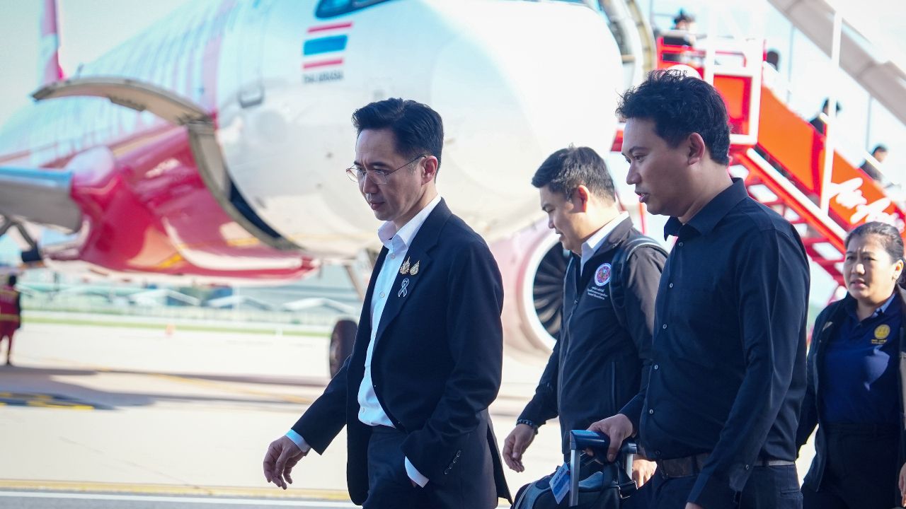 “ยศชนัน” เปลี่ยนภารกิจบินด่วนจากสุราษฎร์ธานี ขึ้นเหนือลุยช่วยน้ำท่วมน่าน
