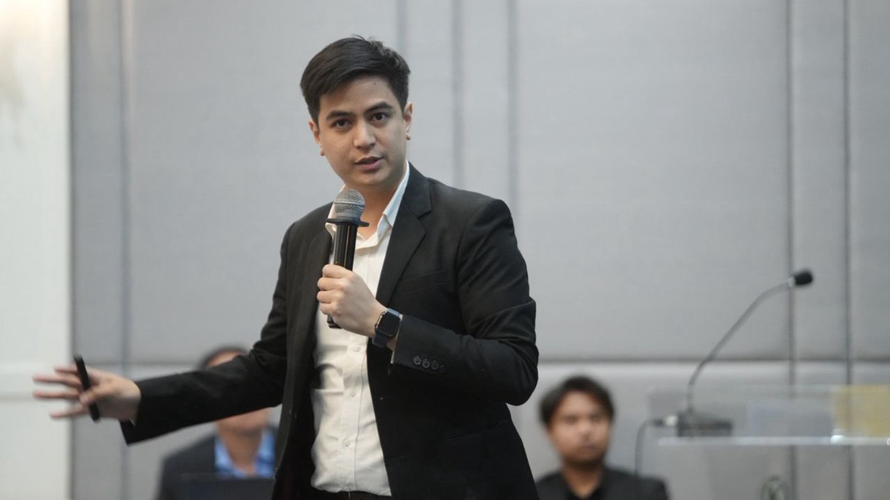 “พริษฐ์” เปิดแผนพวกยึดเสียงในวุฒิสภา เฉลยคลิปเสียงร่วมขบวนการฮั้ว สว. เป็นนายกท้องถิ่น จ.หนองคาย