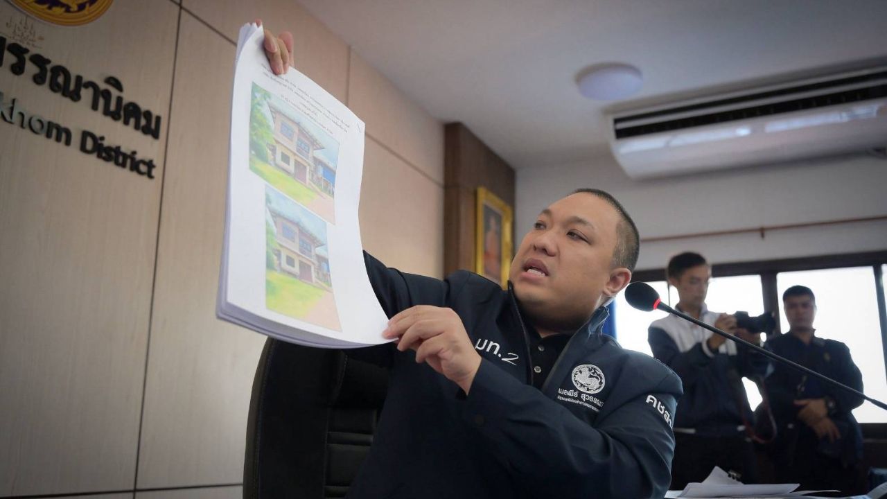 “พลพีร์” บุกสกลนคร ทลายขบวนการหลอกสแกนบัตรประชาชน ฉกทะเบียนบ้านขายต่างชาติ
