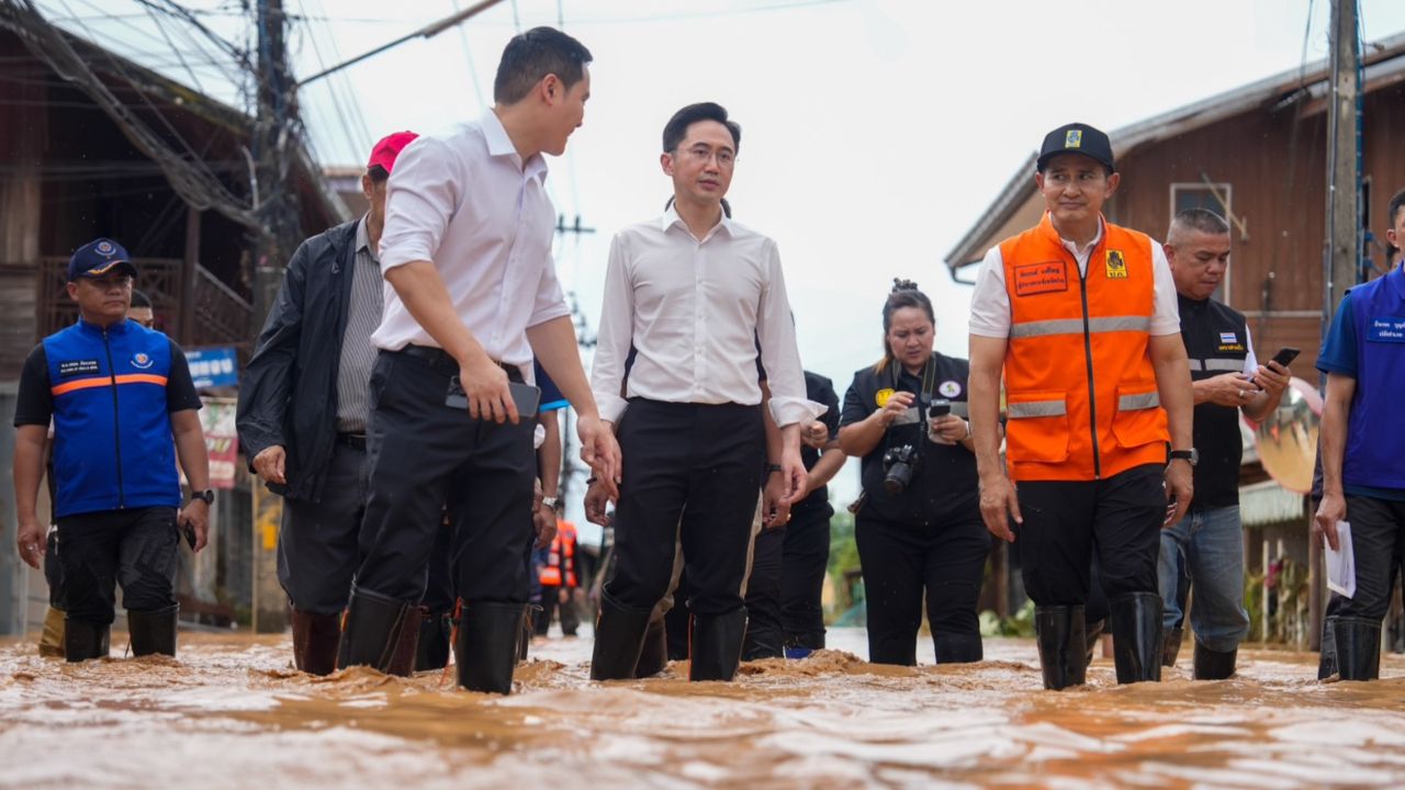 “ยศชนัน” ปักหลักค้างคืนน่าน สั่งการ 6 ข้อเร่งด่วน ดูแลสถานการณ์น้ำท่วม