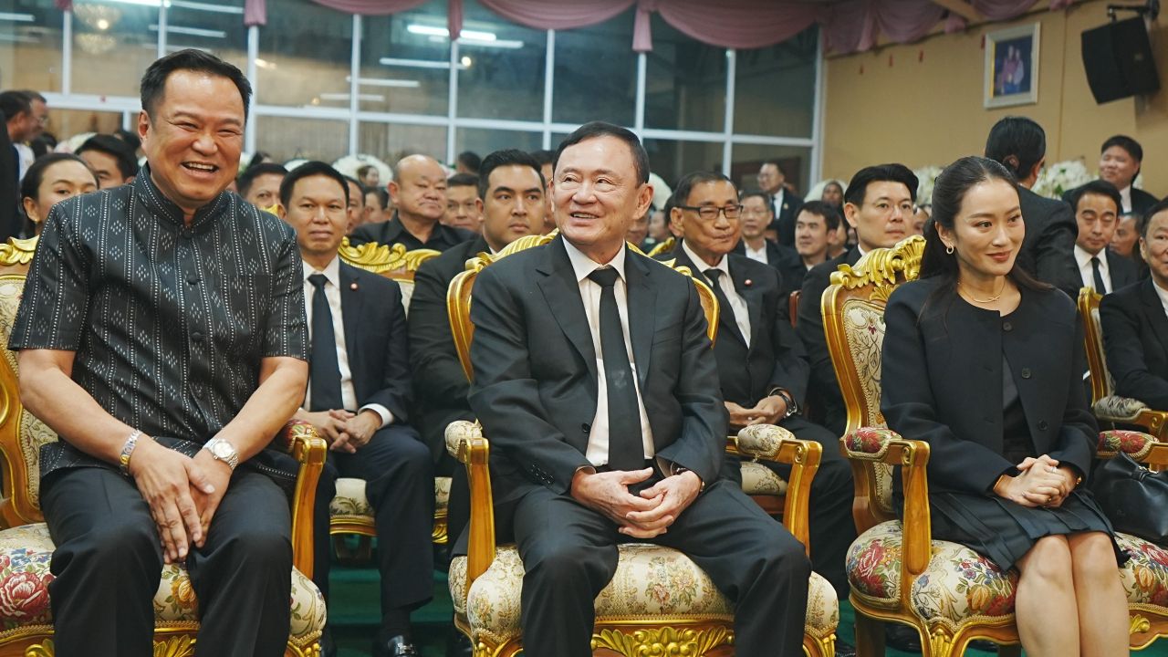 “อนุทิน” เผยเจอ “ทักษิณ” ก็ต้องกราบตักอยู่แล้ว บอก 4 นายกฯ คนคุ้นเคยกันทั้งนั้น