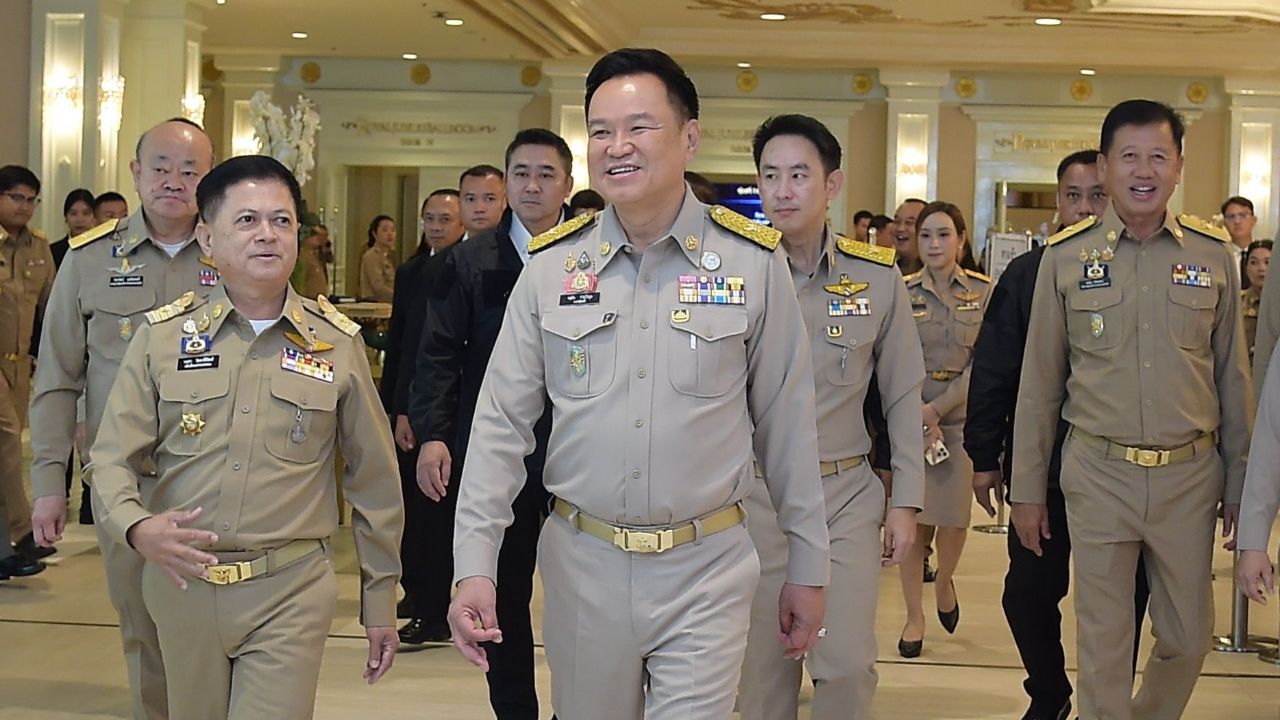 นายกฯ ย้ำคดีทุจริตสอบไม่มีเส้นสาย ชี้ ปปง. - ป.ป.ช. - ตร. กำลังตรวจสอบ ลั่นหากถึงใครก็คนนั้น