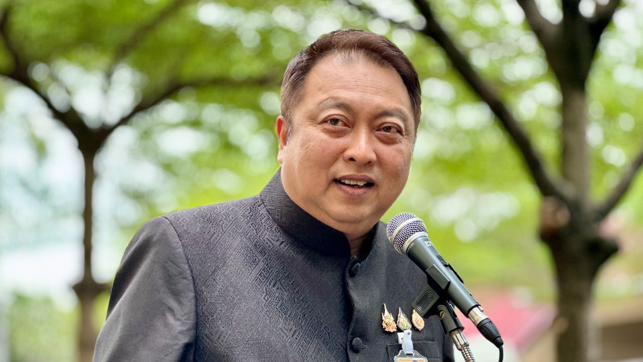 “สุชาติ” ปัดไม่รู้ข้อมูลดีลงูเขียว บอกเจอ “บุญยิ่ง” สส.กล้าธรรม แค่ในสภาฯ ยกรัฐบาลอนุทินแข็งแรง