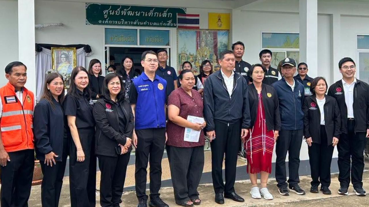 “นิกร” รมว.พม. ติดตามเหตุรถพุ่งชนศูนย์เด็กเล็ก กาญจนบุรี เร่งเยียวยาจิตใจ-สวัสดิการเด็กบาดเจ็บ
