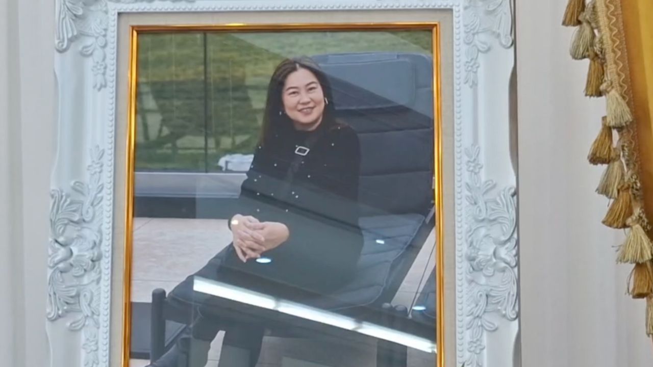 โศกเศร้า สามี เลขาหน้าห้อง เหยื่อกราดยิง กอดร่าง-จับมือภรรยาไม่ห่าง ยังทำใจไม่ได้